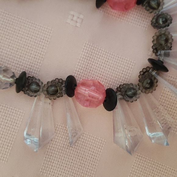 Pretty Beaded Necklace - Picture 5 of 7